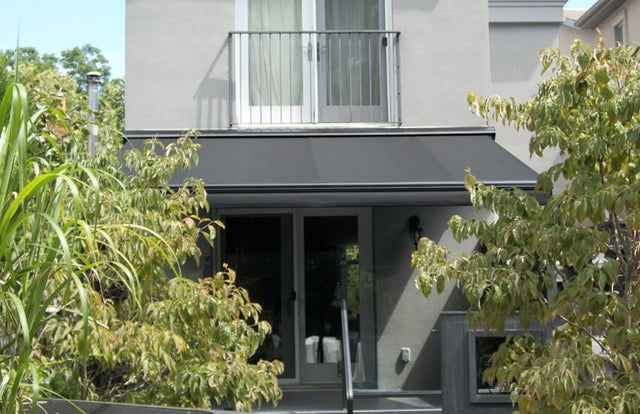 Auvents Rétractables Motorisés Rolltec (par Phantom Screens)